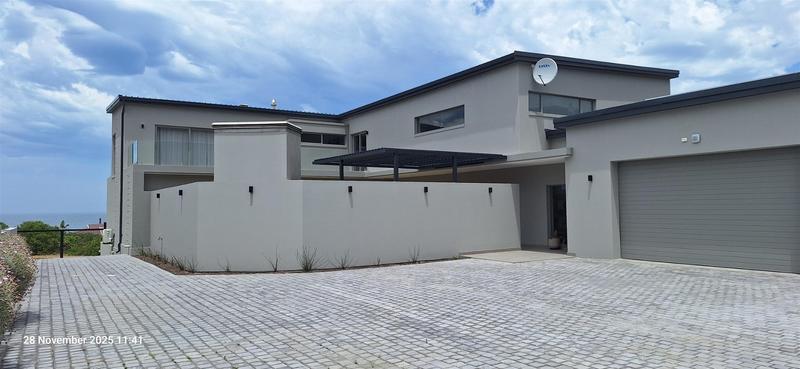 5 Bedroom Property for Sale in Outeniqua Strand Western Cape